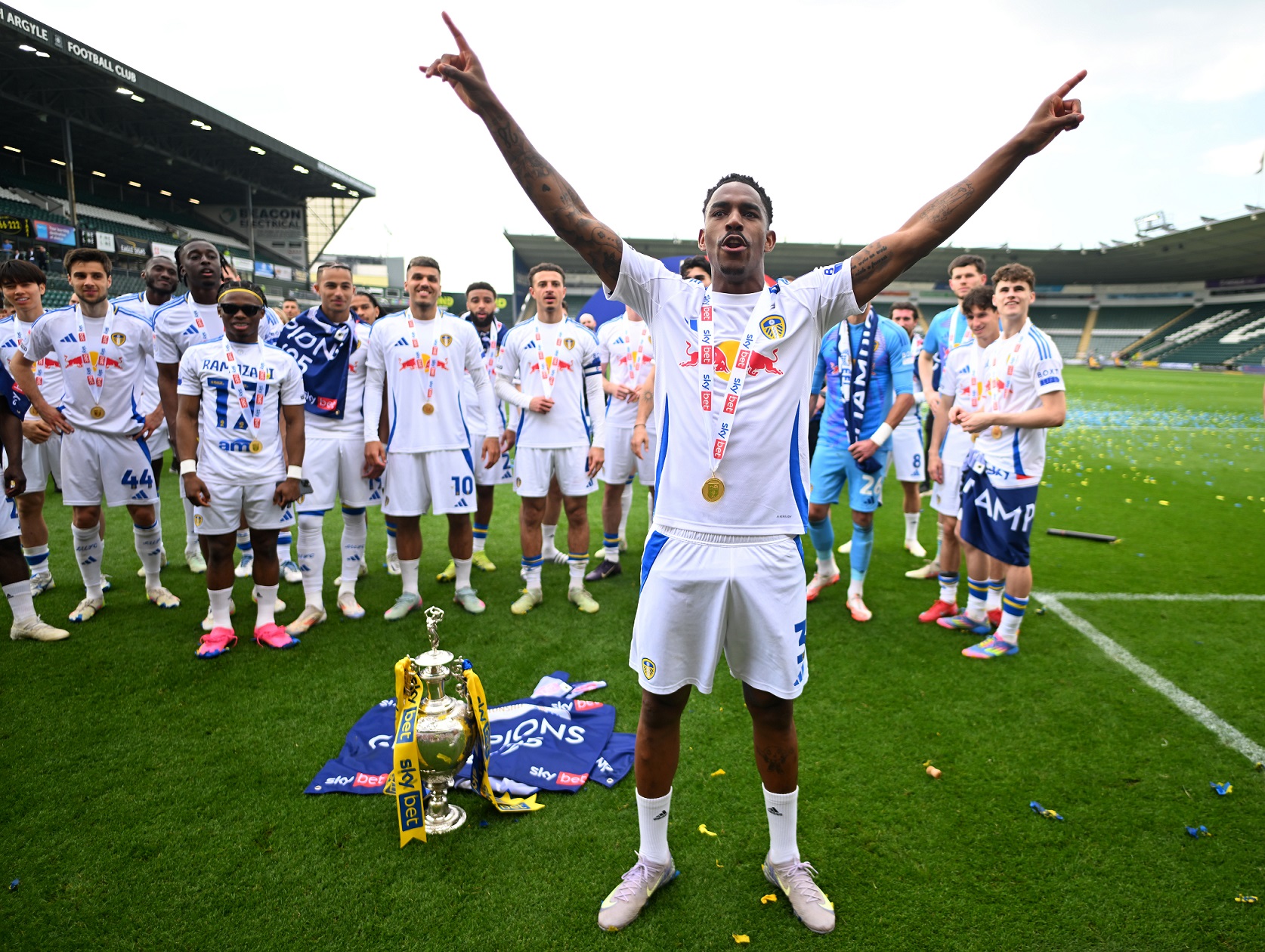Junior Firpo celebrating for Leeds United
