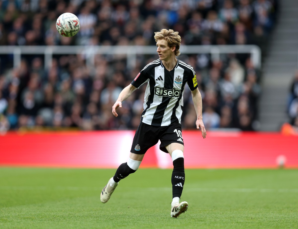 Anthony Gordon in action for Newcastle