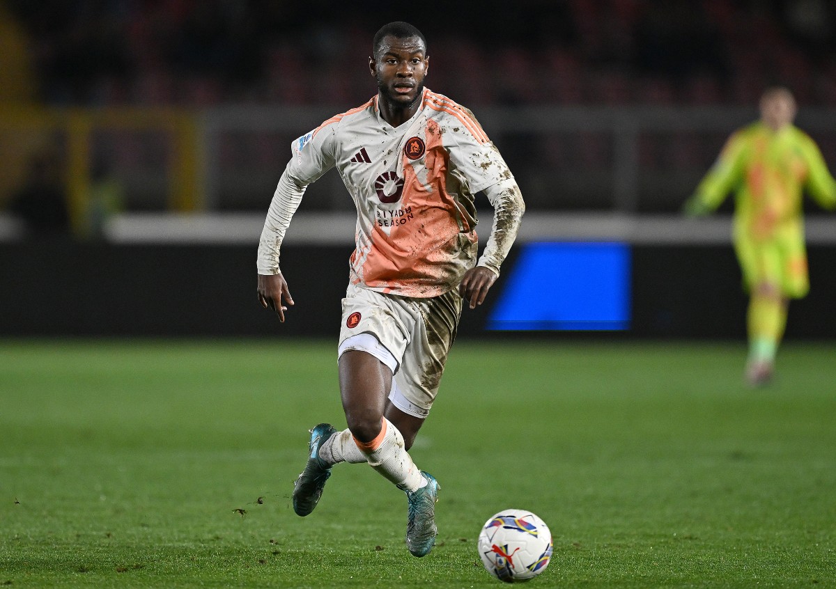 Evan Ndicka in action for Roma