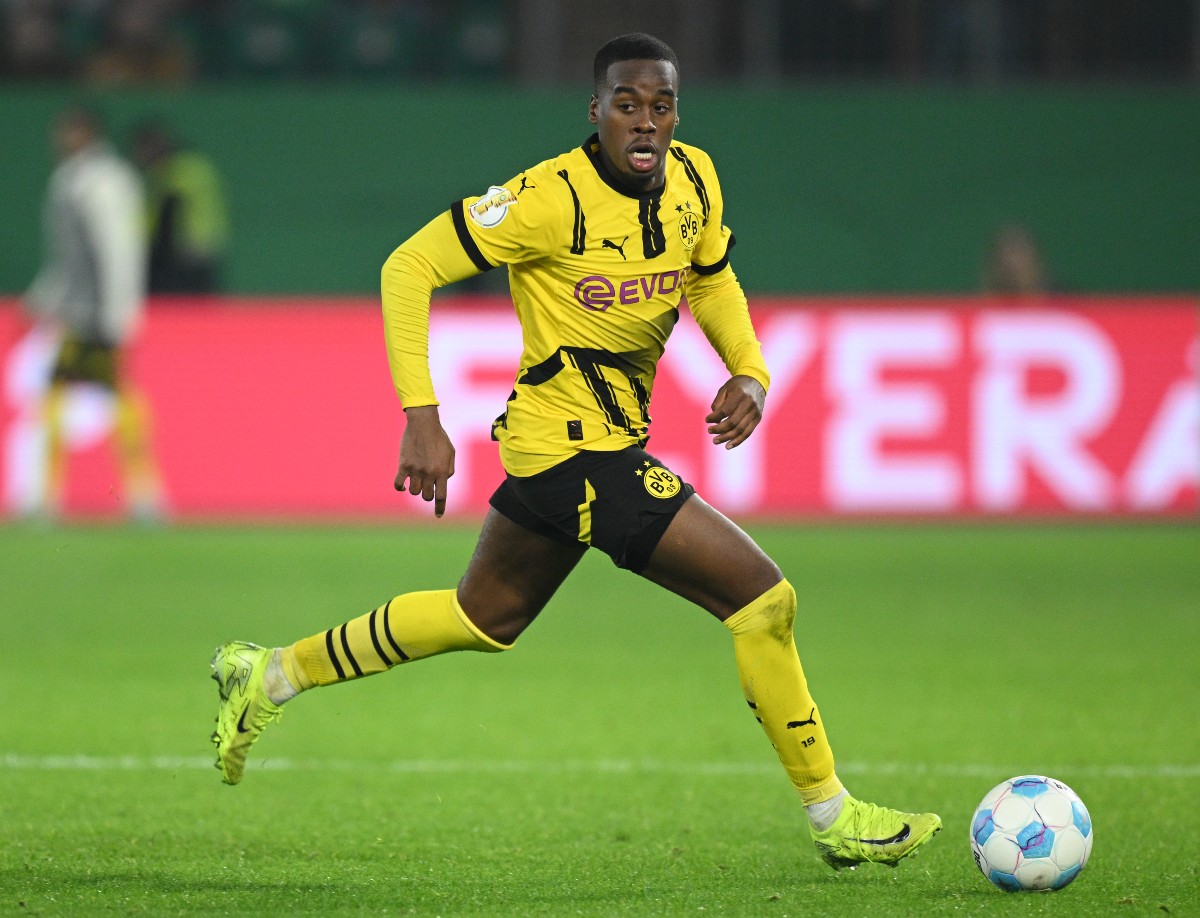 Jamie Gittens in action for BVB