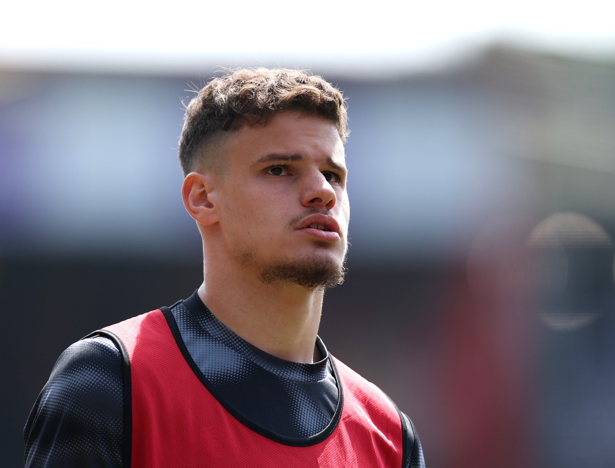 Milos Kerkez warming up for Bournemouth
