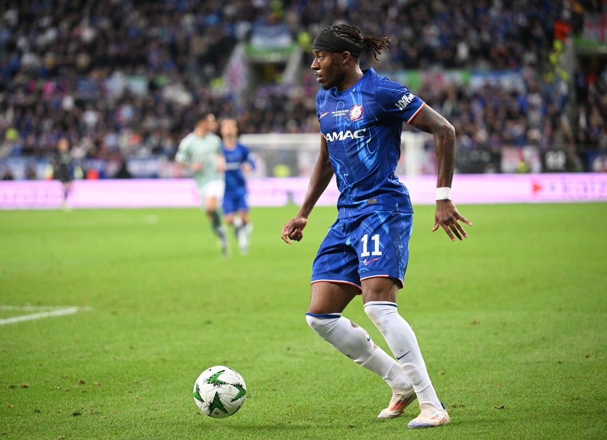 Noni Madueke in action for Chelsea in the Europa Conference League final