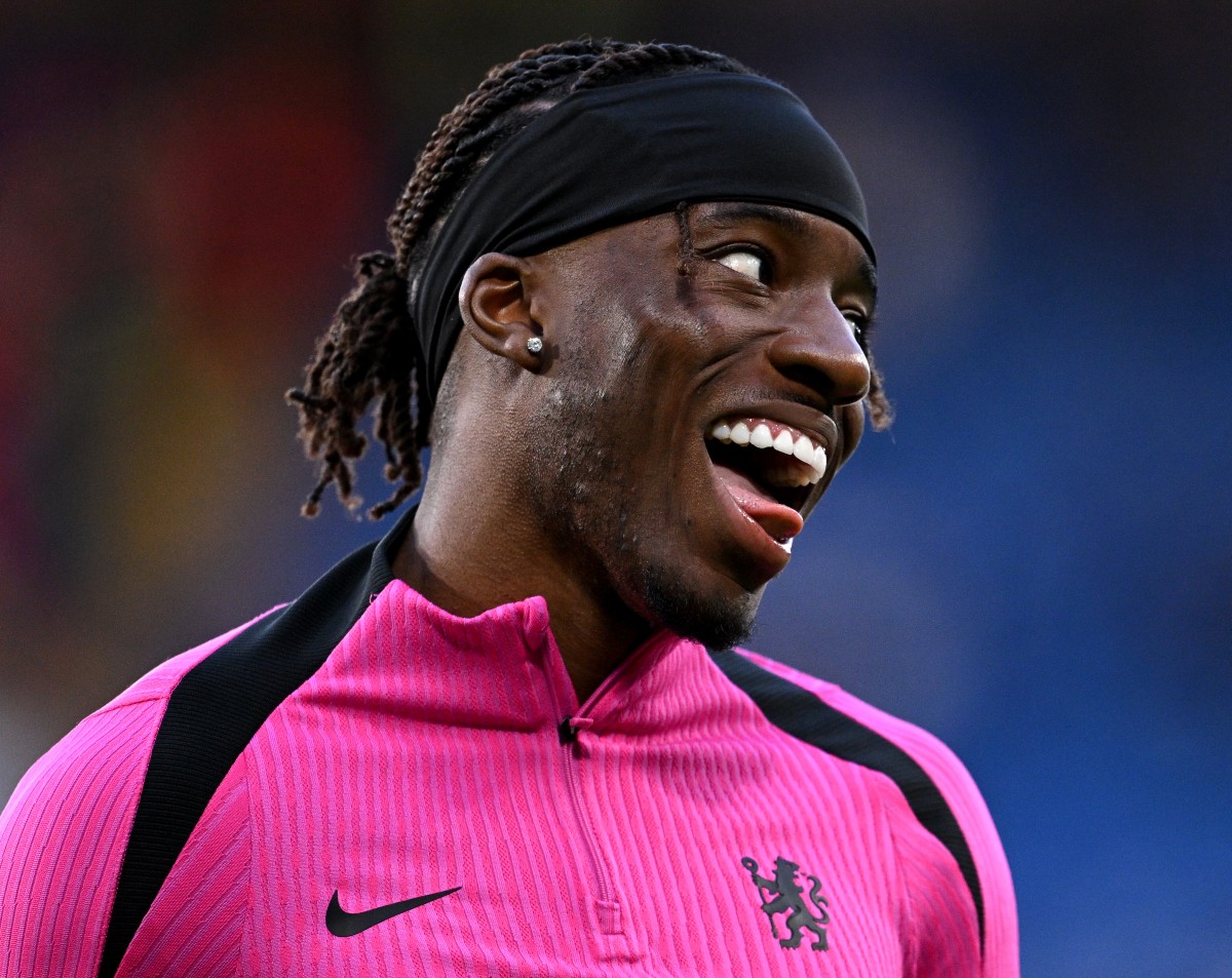 Noni Madueke warming up for Chelsea