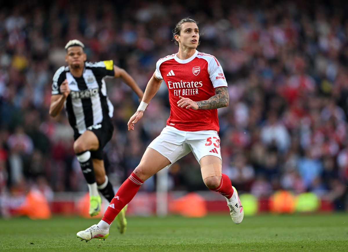 Riccardo Calafiori in action for Arsenal against Newcastle