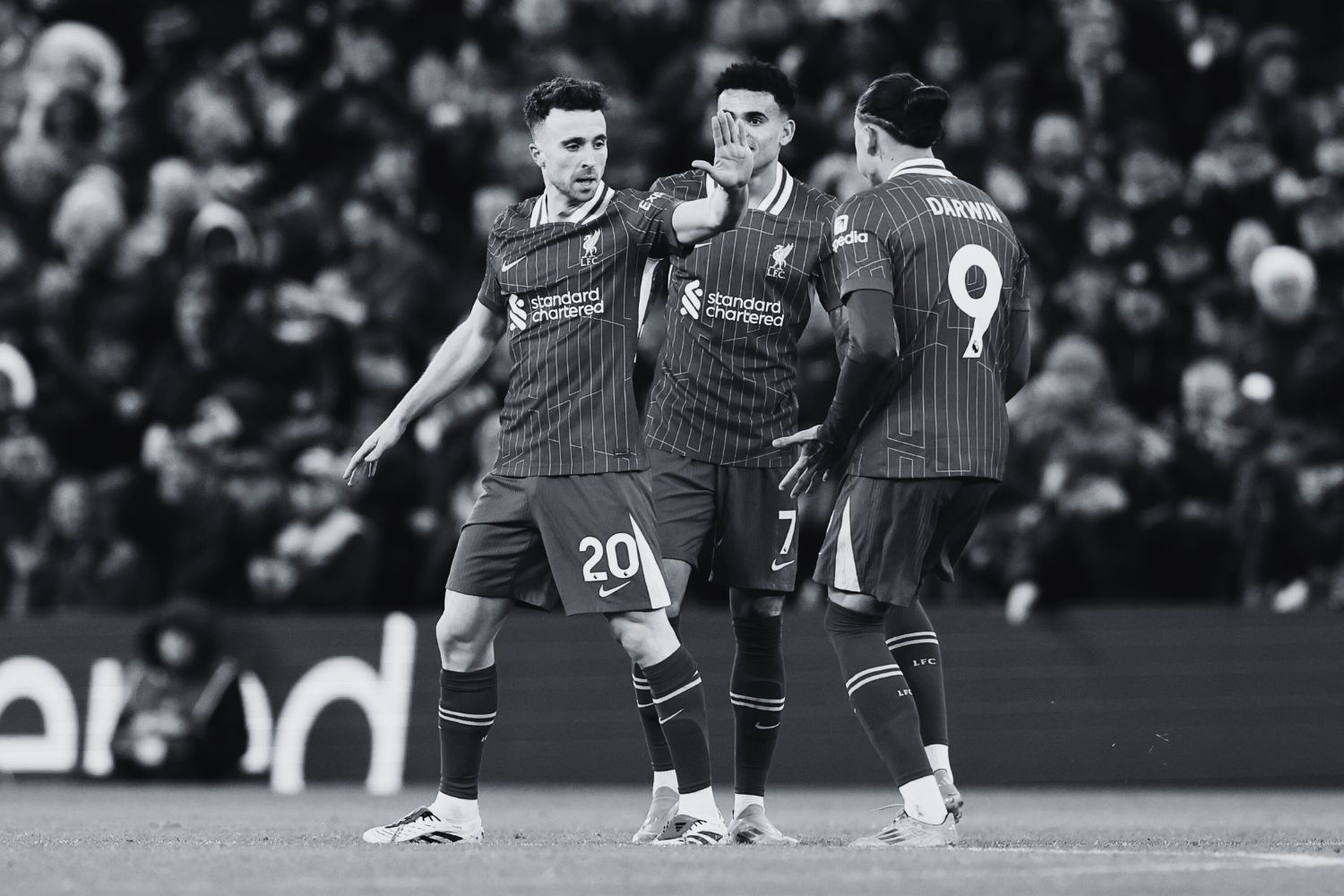 Darwin Nunez and Diogo Jota celebrate together