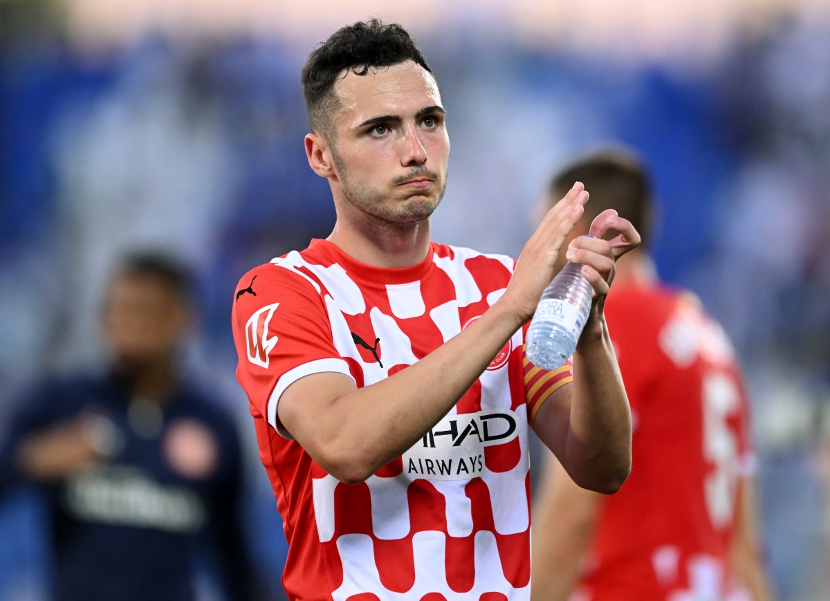 Arnau Martinez applauds the Girona fans