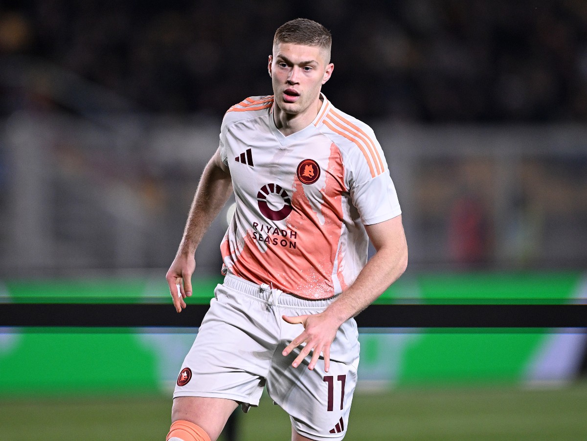 Artem Dovbyk in action for Roma