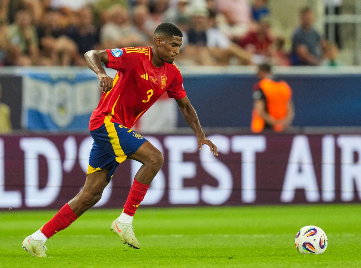 Cristhian Mosquera in action for the Spanish national team