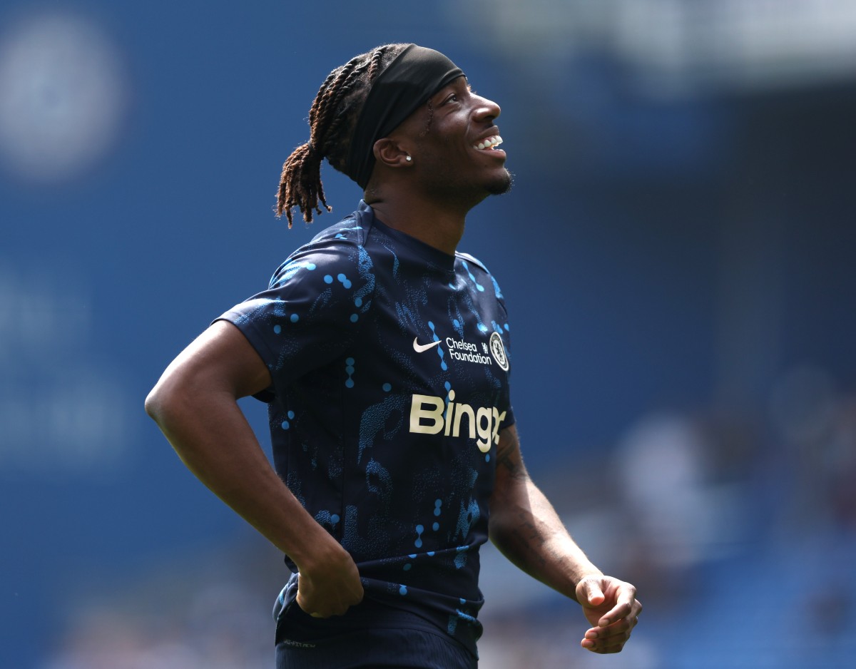 Noni Madueke warming up for Chelsea