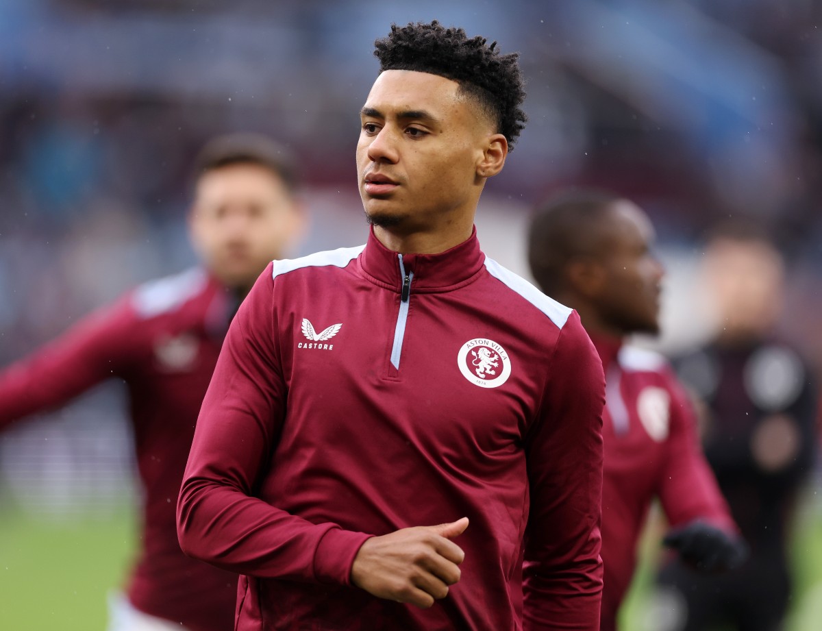 Ollie Watkins warming up for Aston Villa