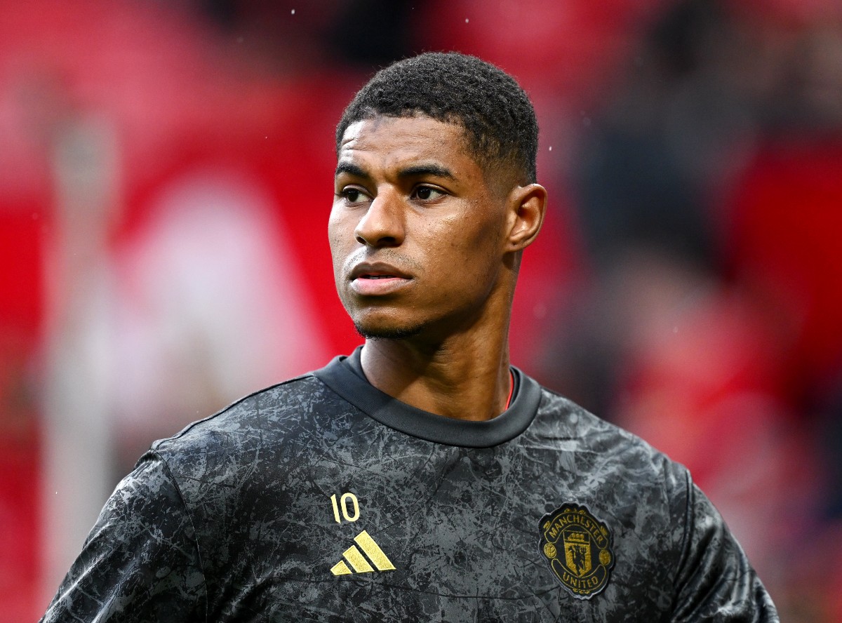 Marcus Rashford warming up for Man United