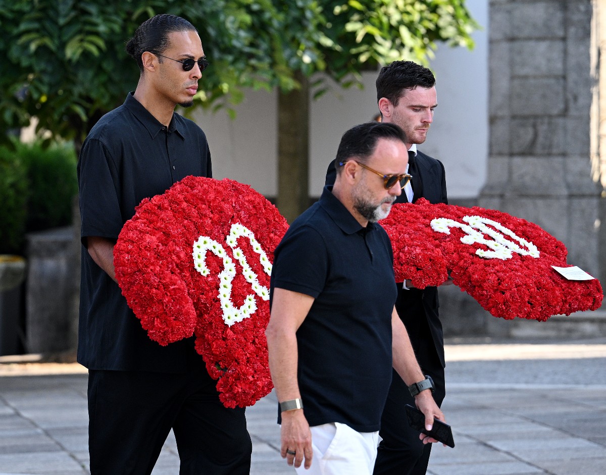 Virgil van Dijk and Andrew Robertson pay tribute to Diogo Jota