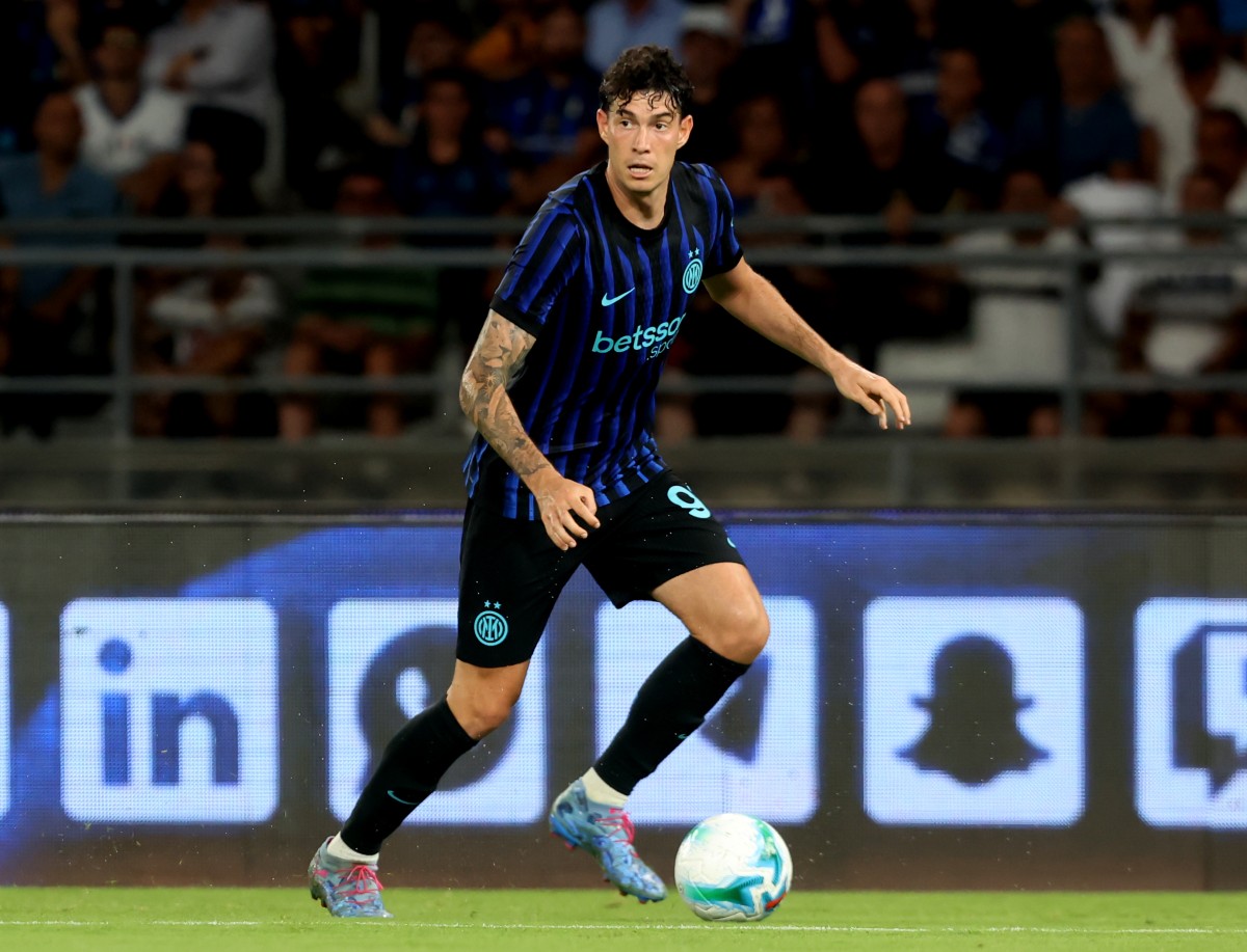 Alessandro Bastoni in action for Inter Milan