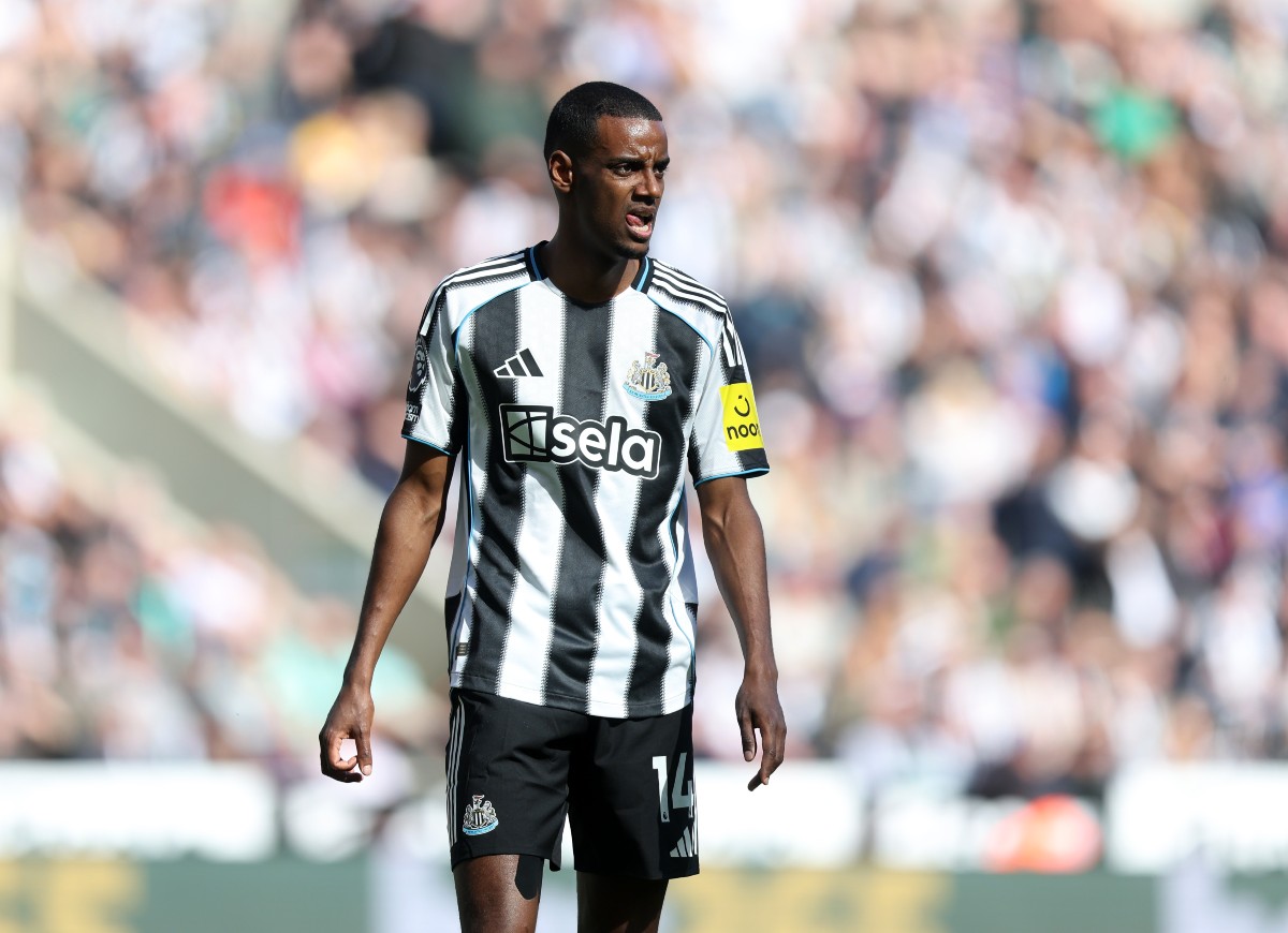 Alexander Isak in action for Newcastle against Everton last season