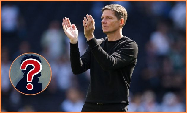 Oliver Glasner applauding the Crystal Palace fans