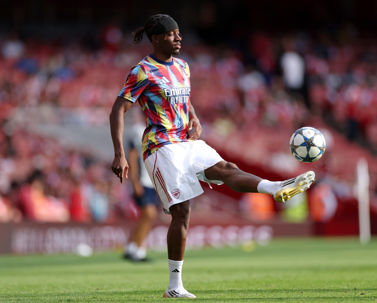 Noni Madueke warming up for Arsenal
