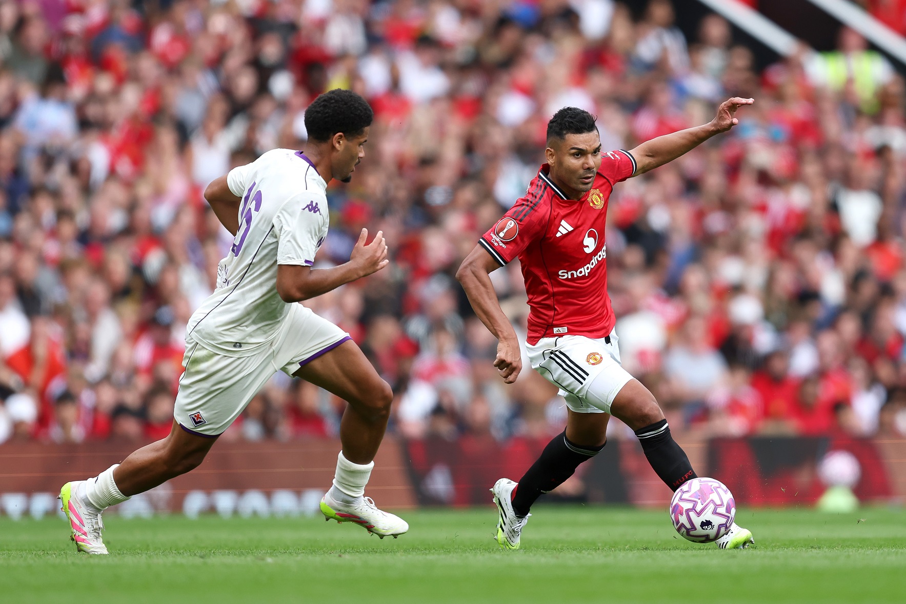 Casemiro of Manchester United passes the ball 