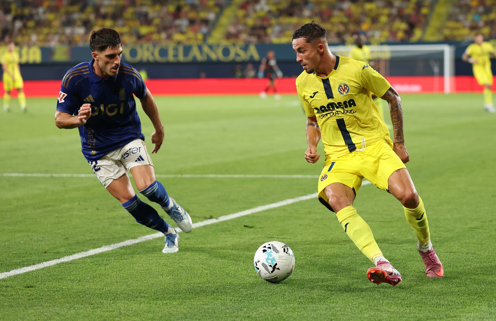 Yeremy Pino of Villarreal CF runs with the ball