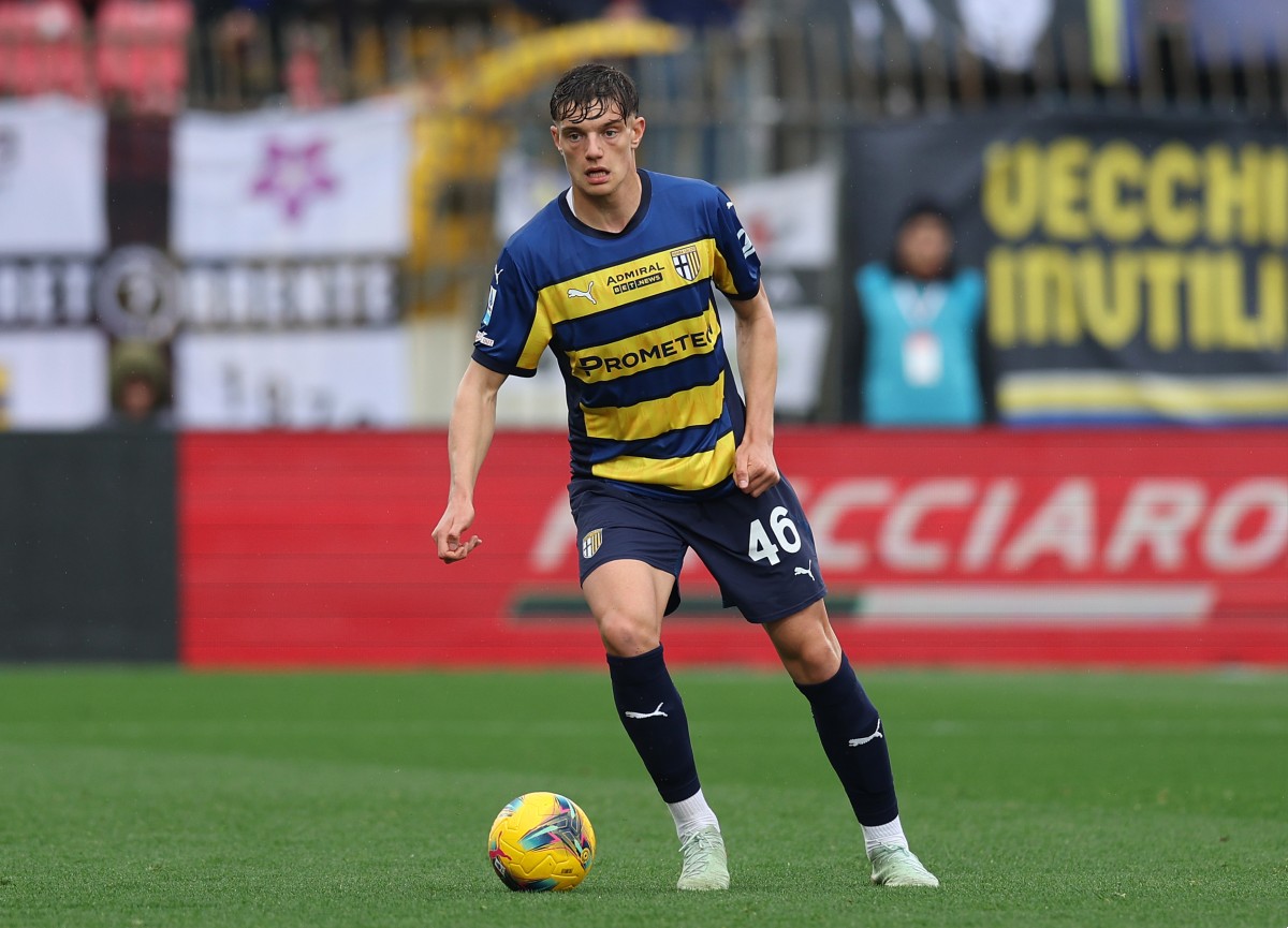 Giovanni Leoni in action for Parma