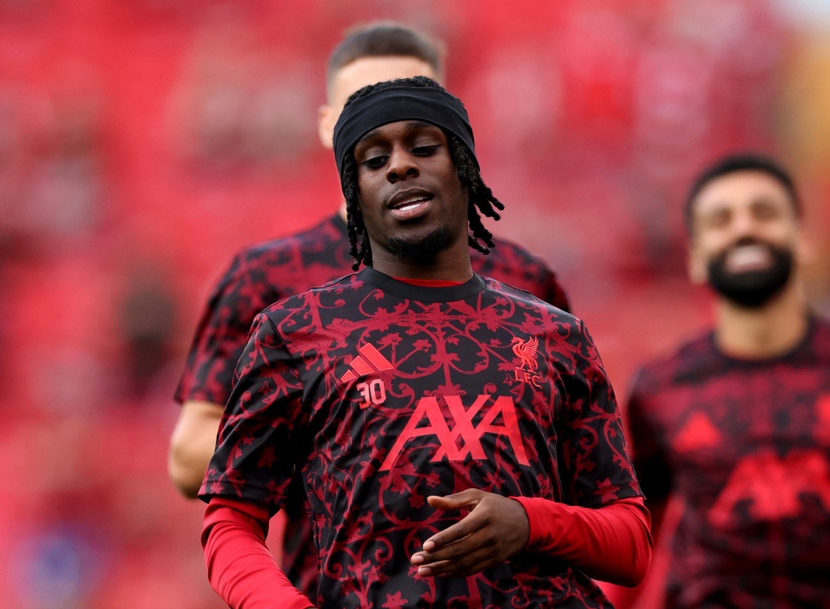 Jeremie Frimpong warming up for Liverpool