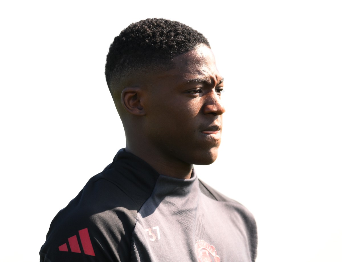 Kobbie Mainoo in a Manchester United training session
