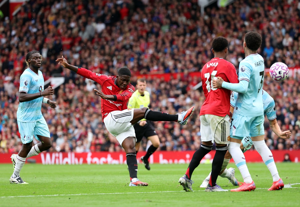 Man United's Kobbie Mainoo in action against Burnley