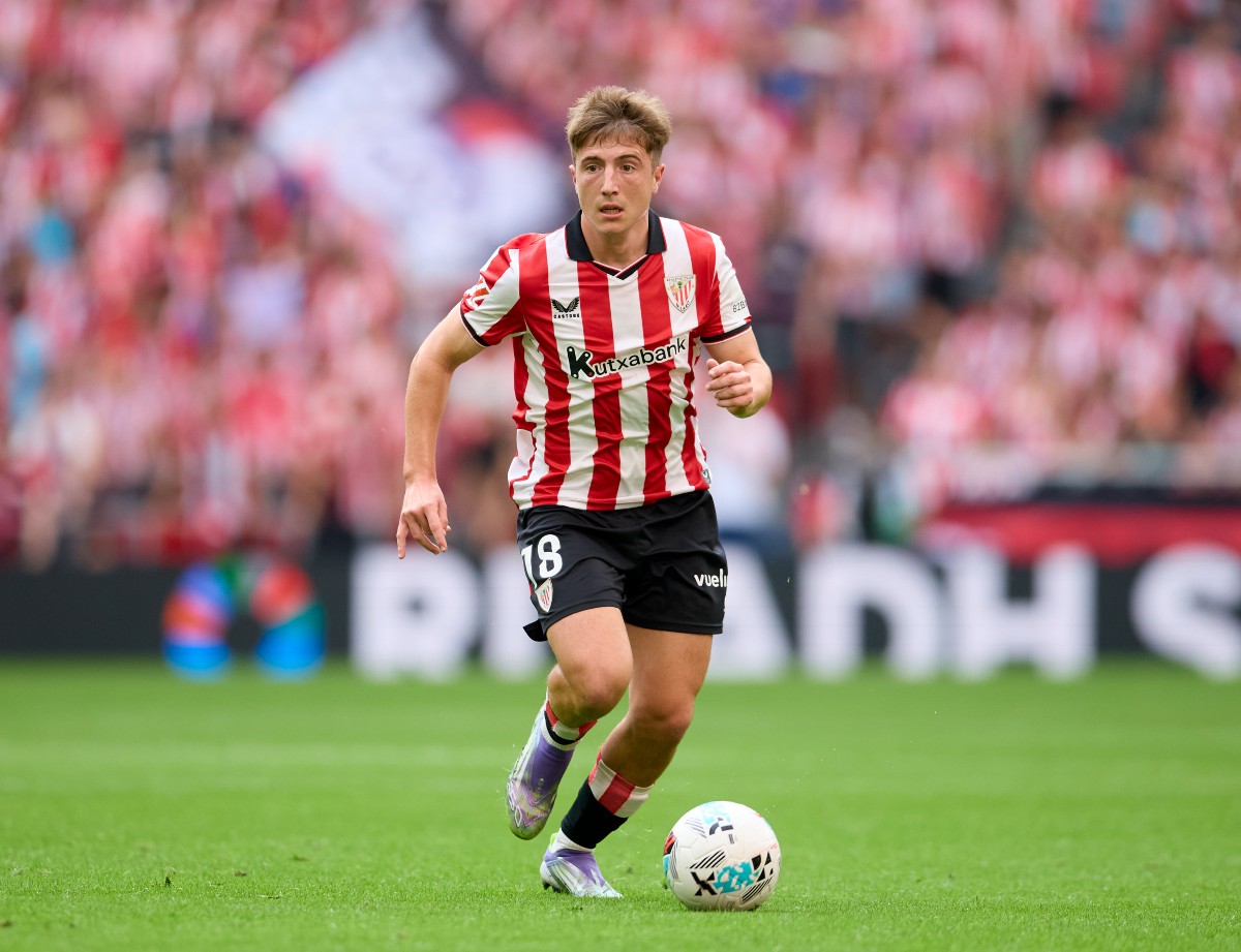 Mikel Jauregizar in action for Athletic Bilbao