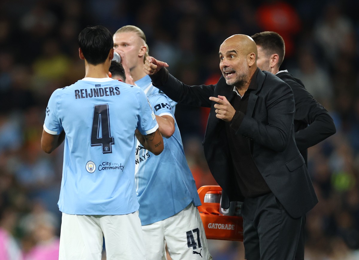 Pep Guardiola gives instructions to his Manchester City players