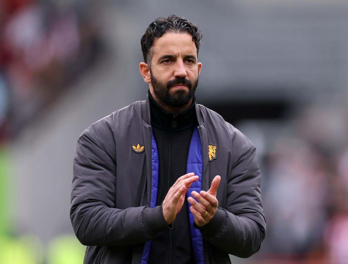 Ruben Amorim acknowledges the Manchester United fans after losing to Brentford