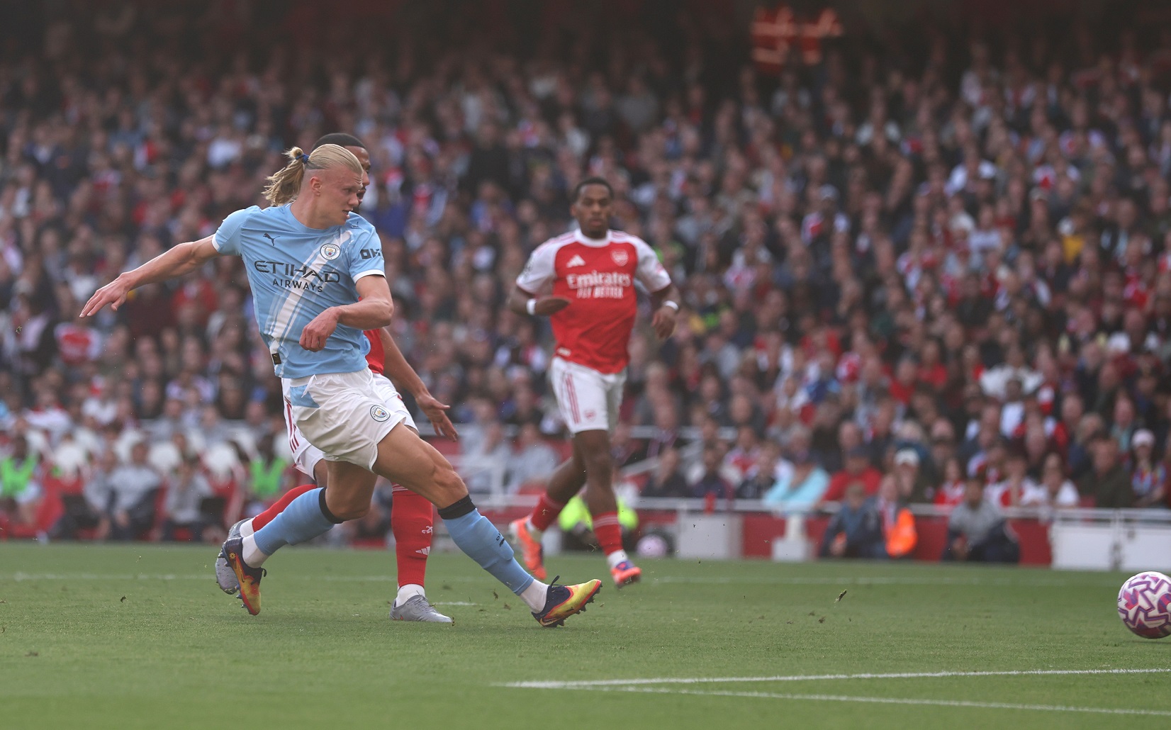 Erling Haaland of Manchester City scores 