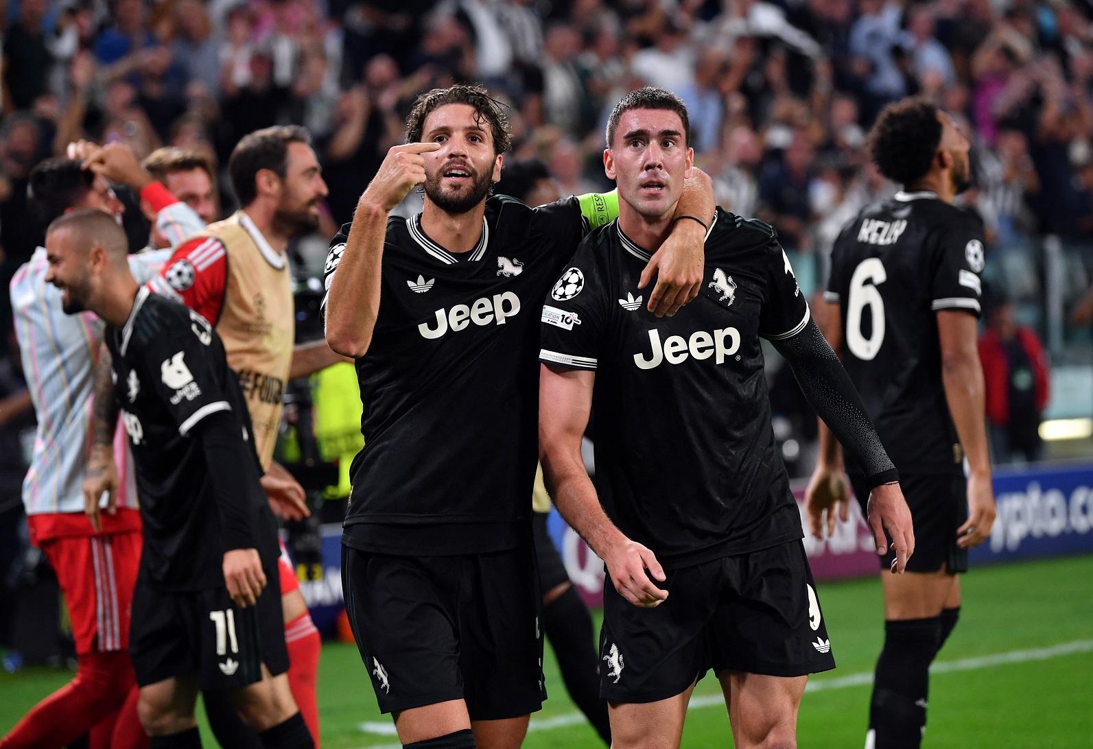 Manuel Locatelli and Dusan Vlahovic of Juventus 