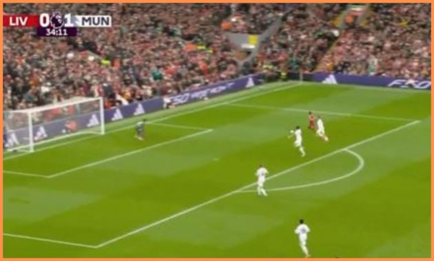 Alexander Isak takes a shot for Liverpool vs Man United