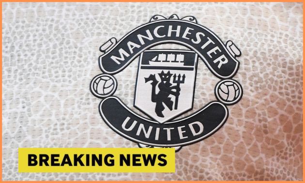 Manchester United logo and 'breaking news' banner