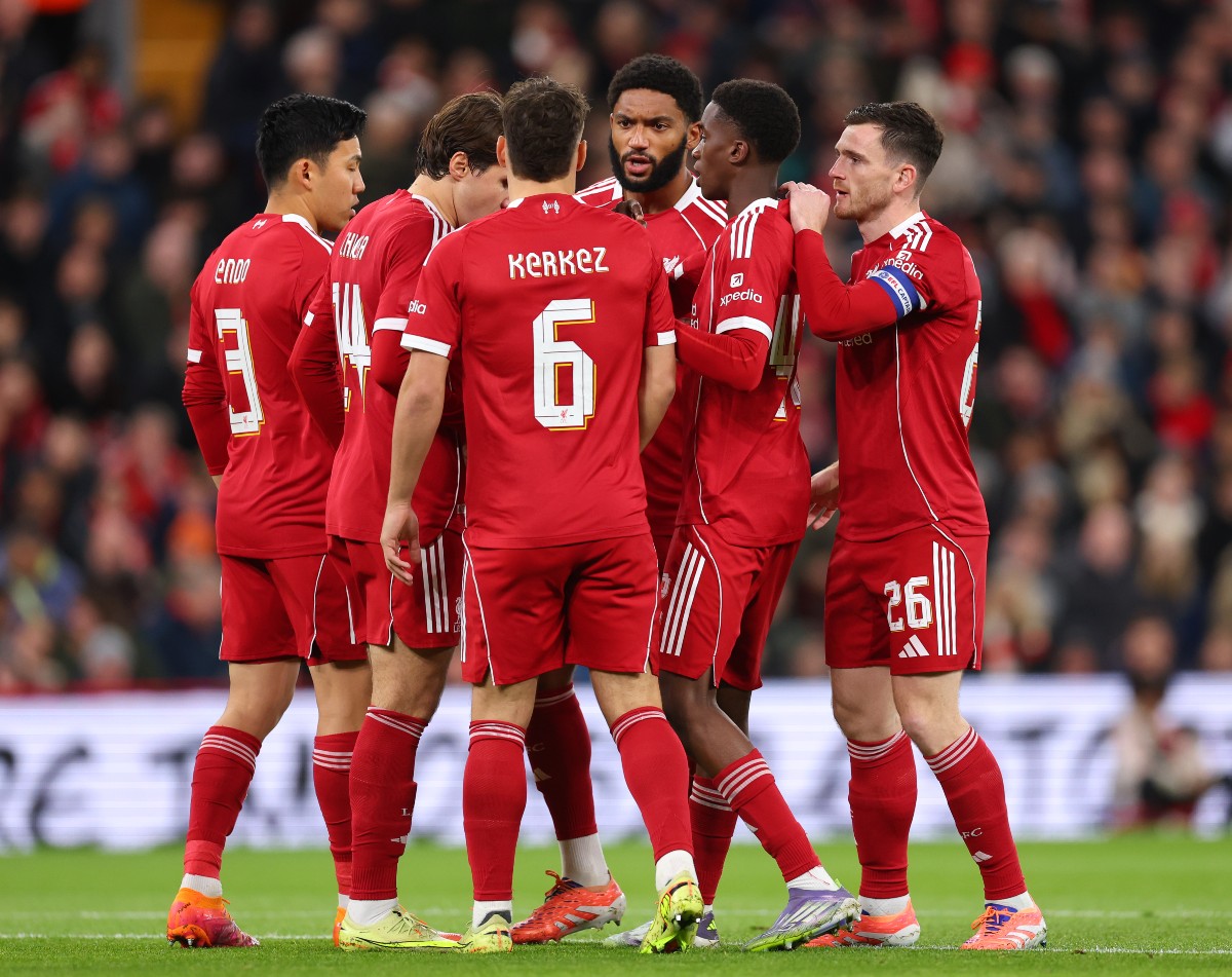 Liverpool players in a team huddle before the Crystal Palace game