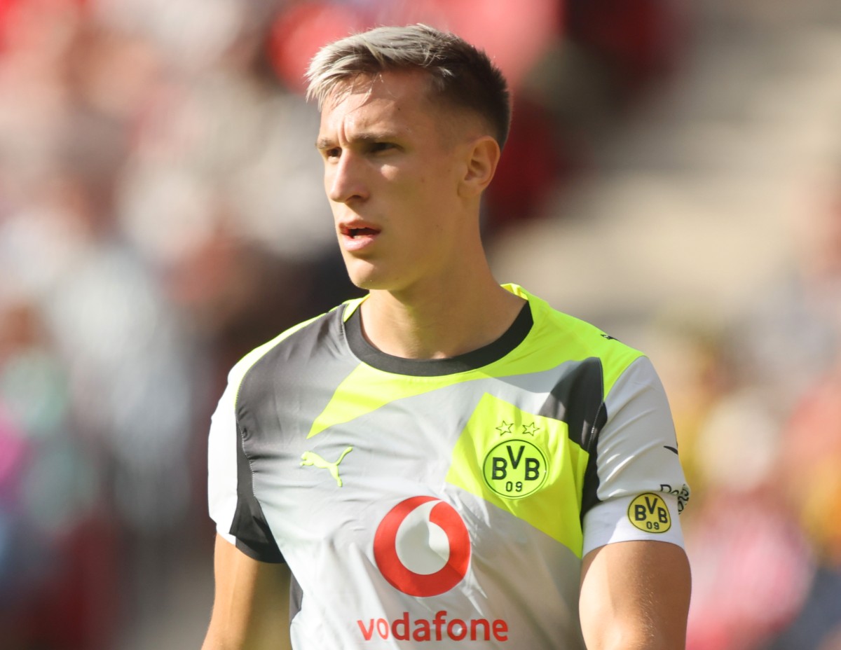 Nico Schlotterbeck in action for Borussia Dortmund
