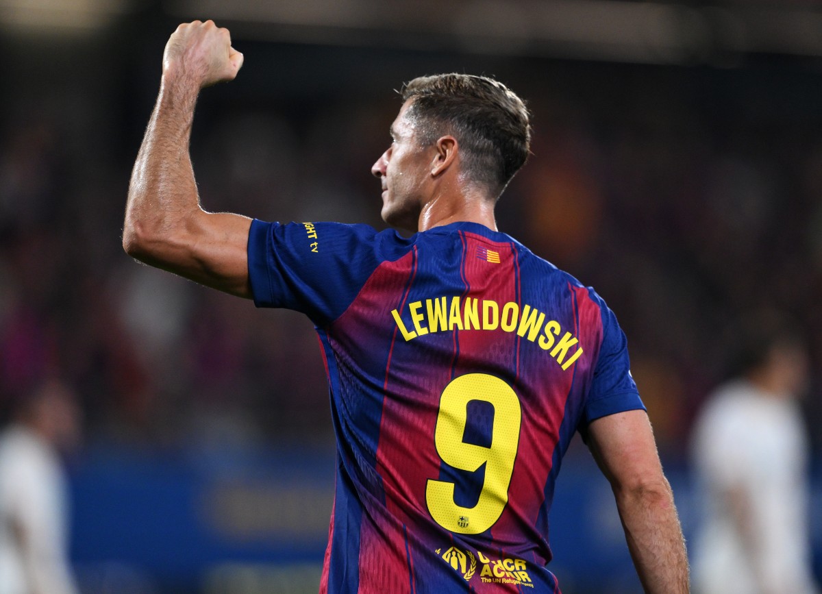 Robert Lewandowski celebrates a goal for Barcelona