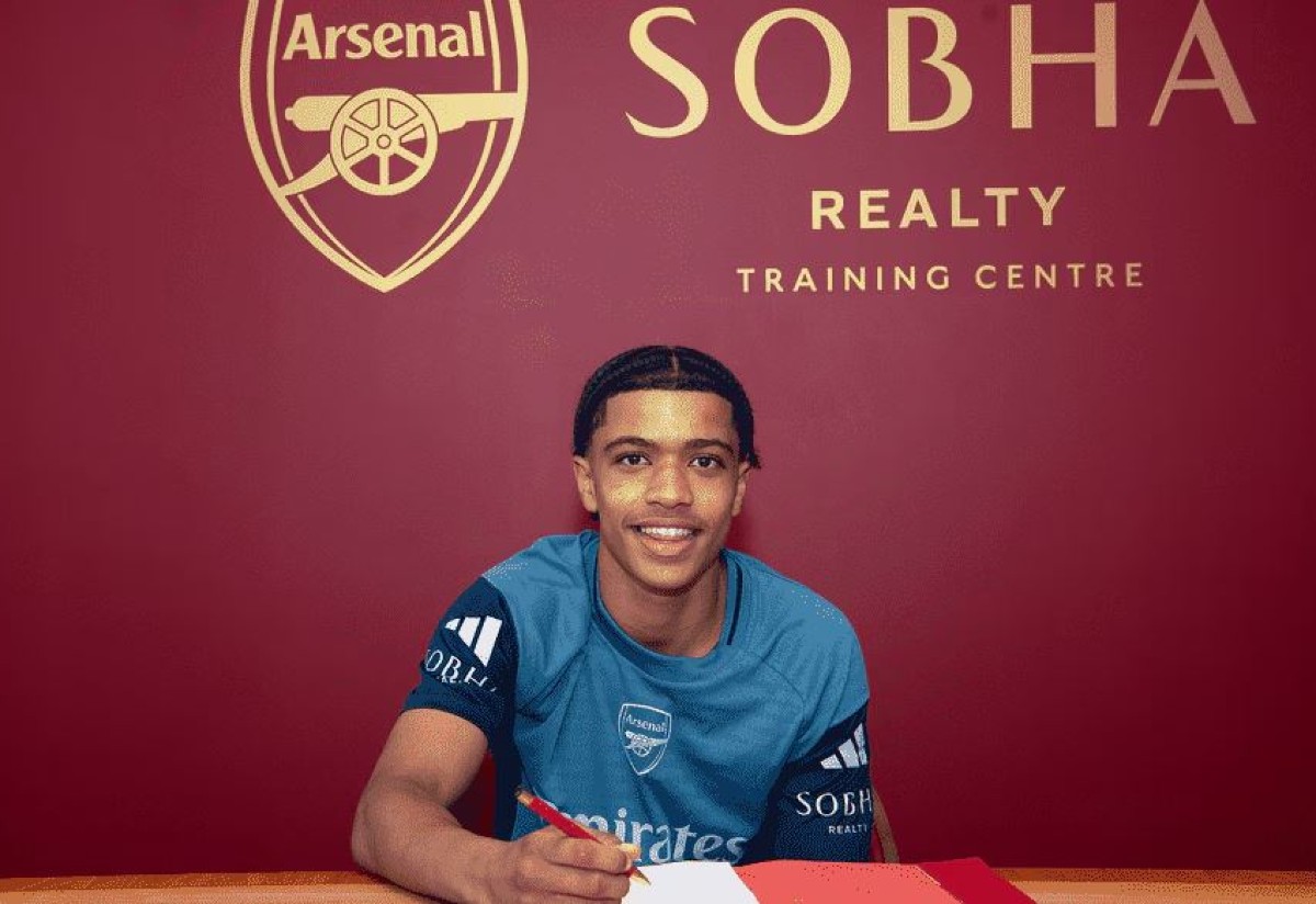Victor Ozhianvuna signing for Arsenal