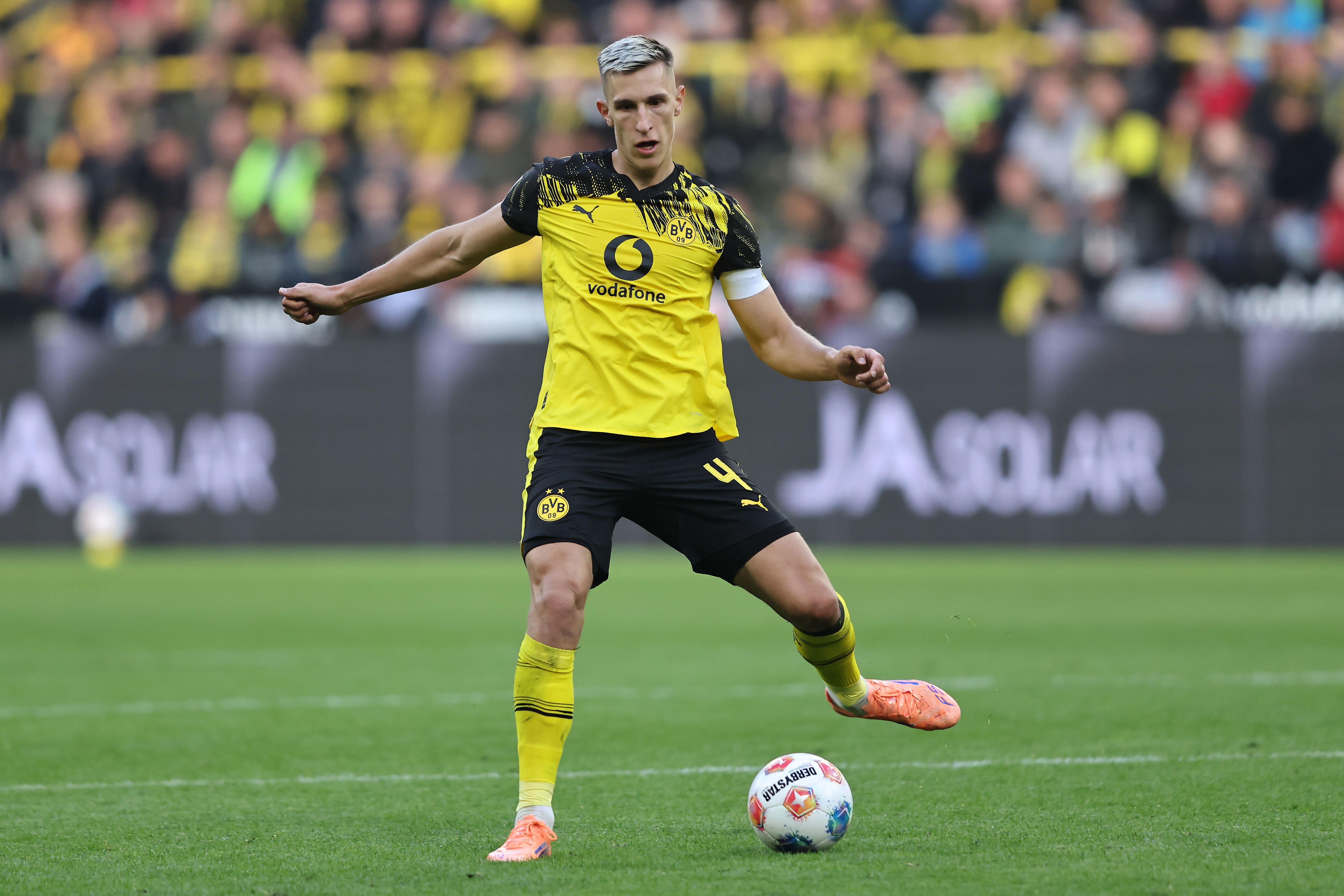Nico Schlotterbeck in action for Borussia Dortmund