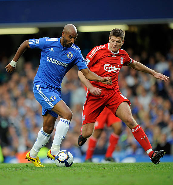 Steven Gerrard and Nicolas Anelka in action during Liverpool vs Chelsea