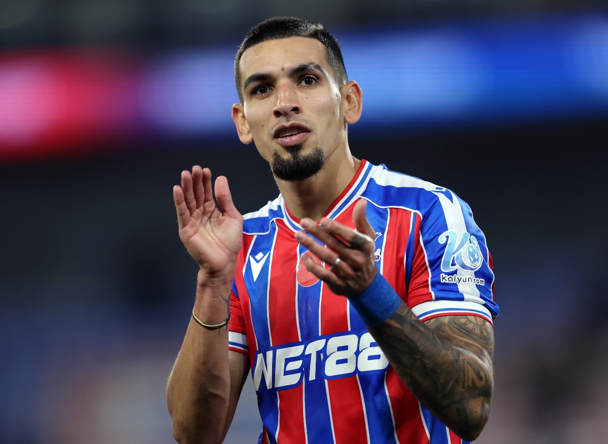 Daniel Munoz applauds the Crystal Palace fans