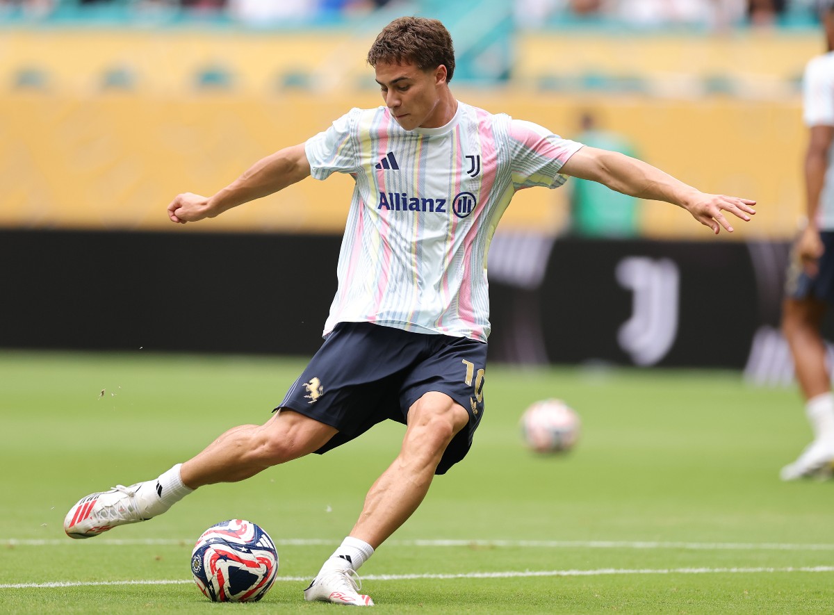 Kenan Yildiz warming up for Juventus