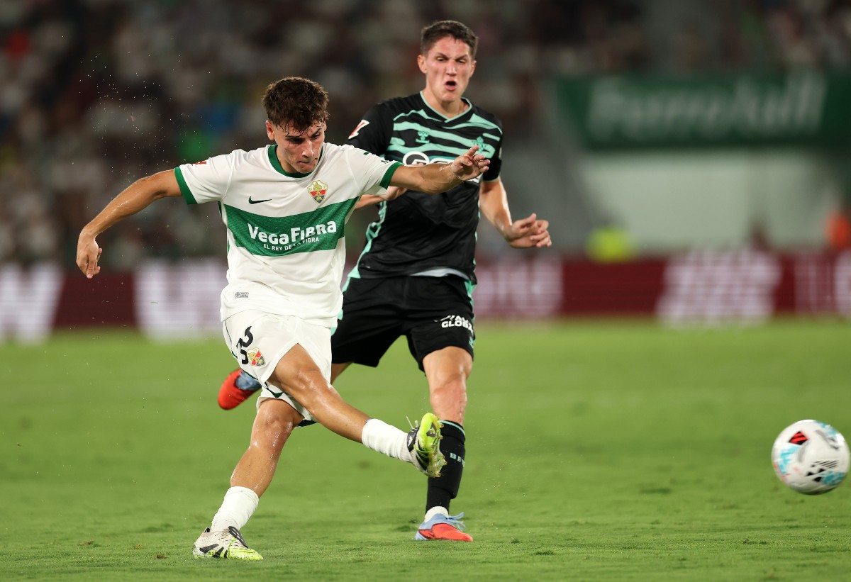 Rodrigo Mendoza in action for Elche