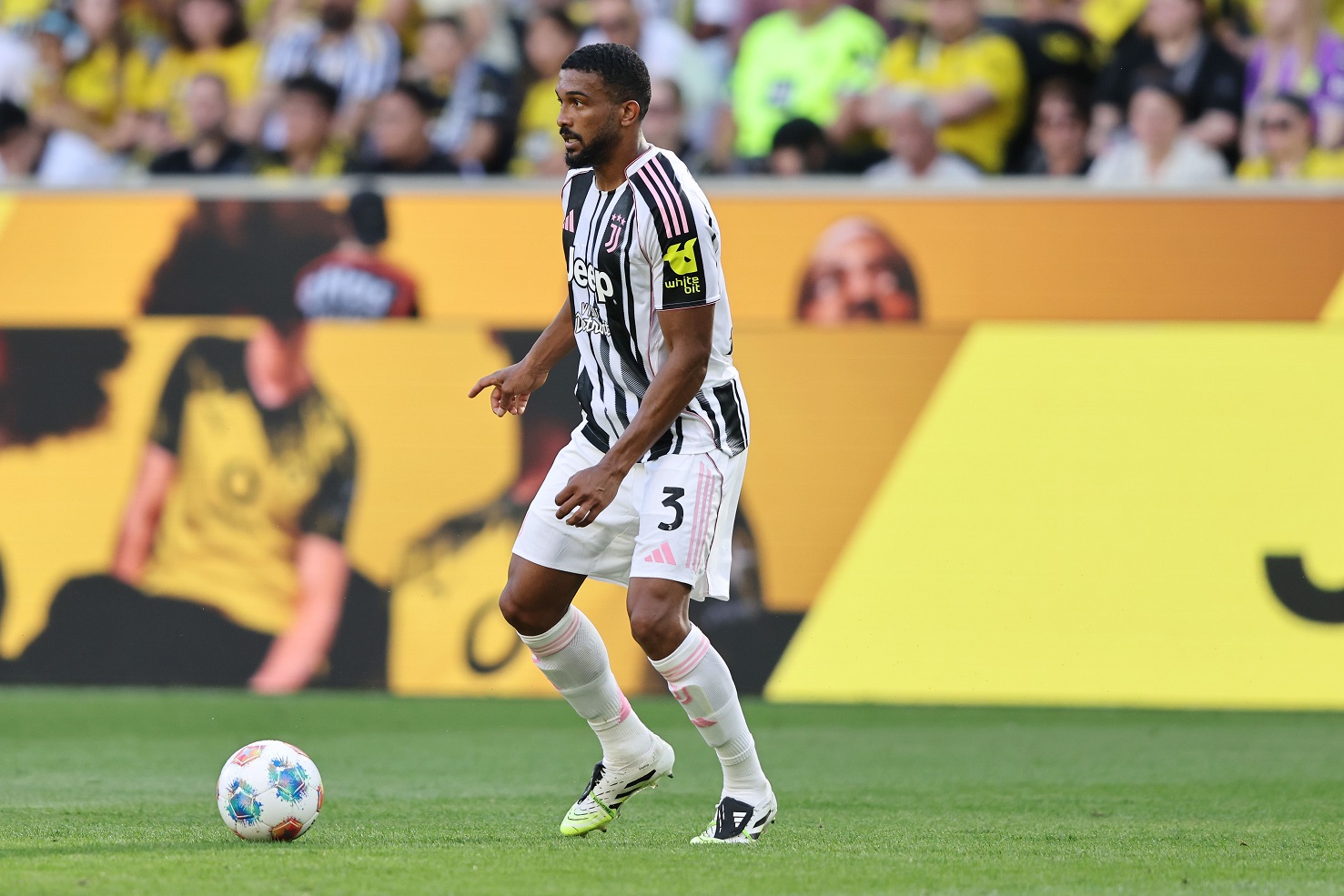 Gleison Bremer of Juventus runs with the ball 