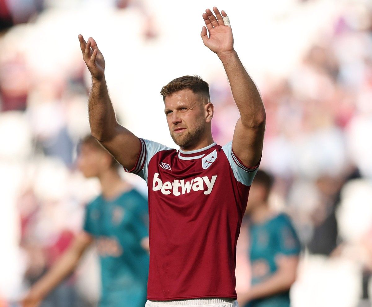 Niclas Fullkrug acknowledges the West Ham fans