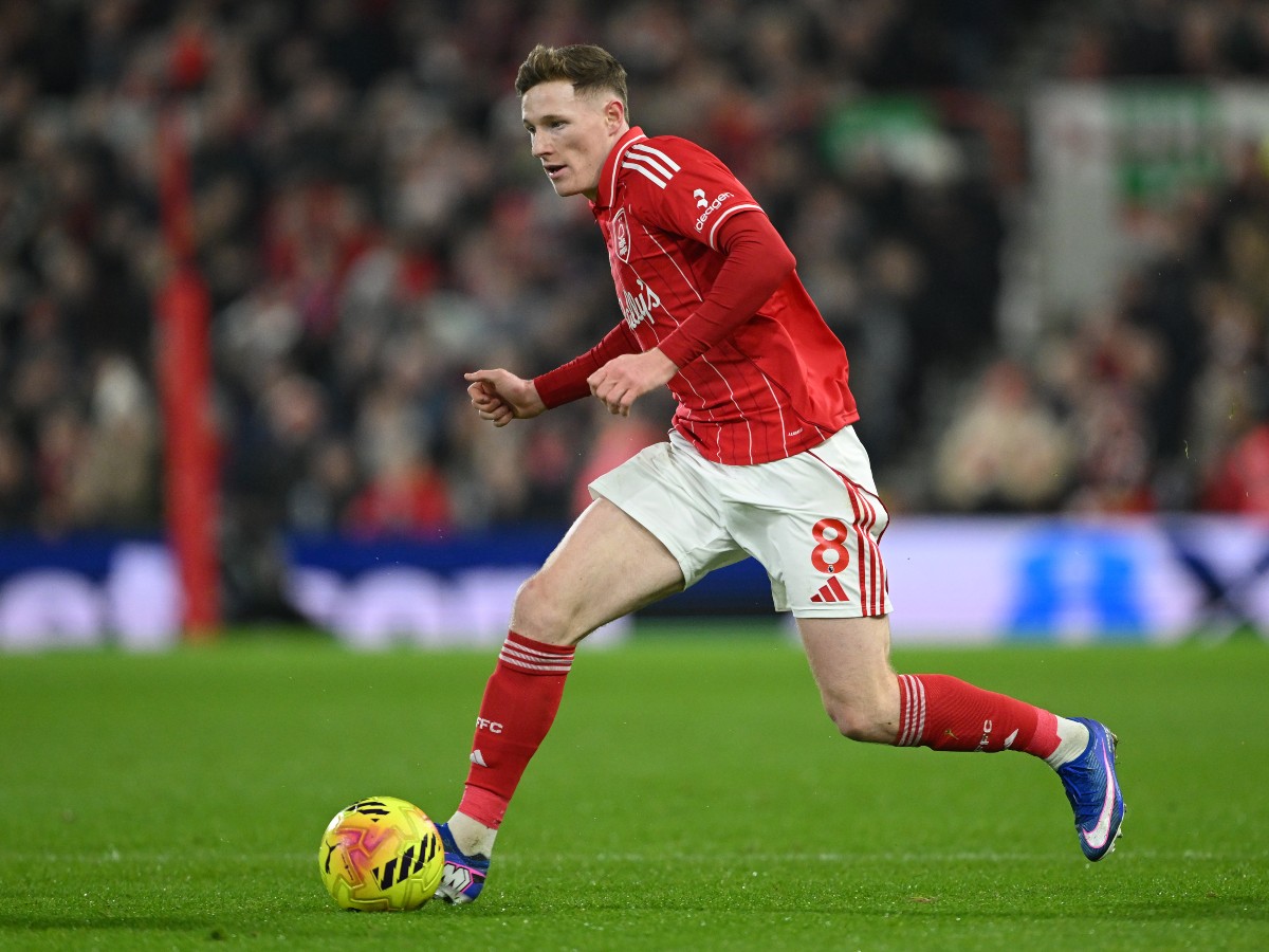 Elliot Anderson in action for Nottingham Forest
