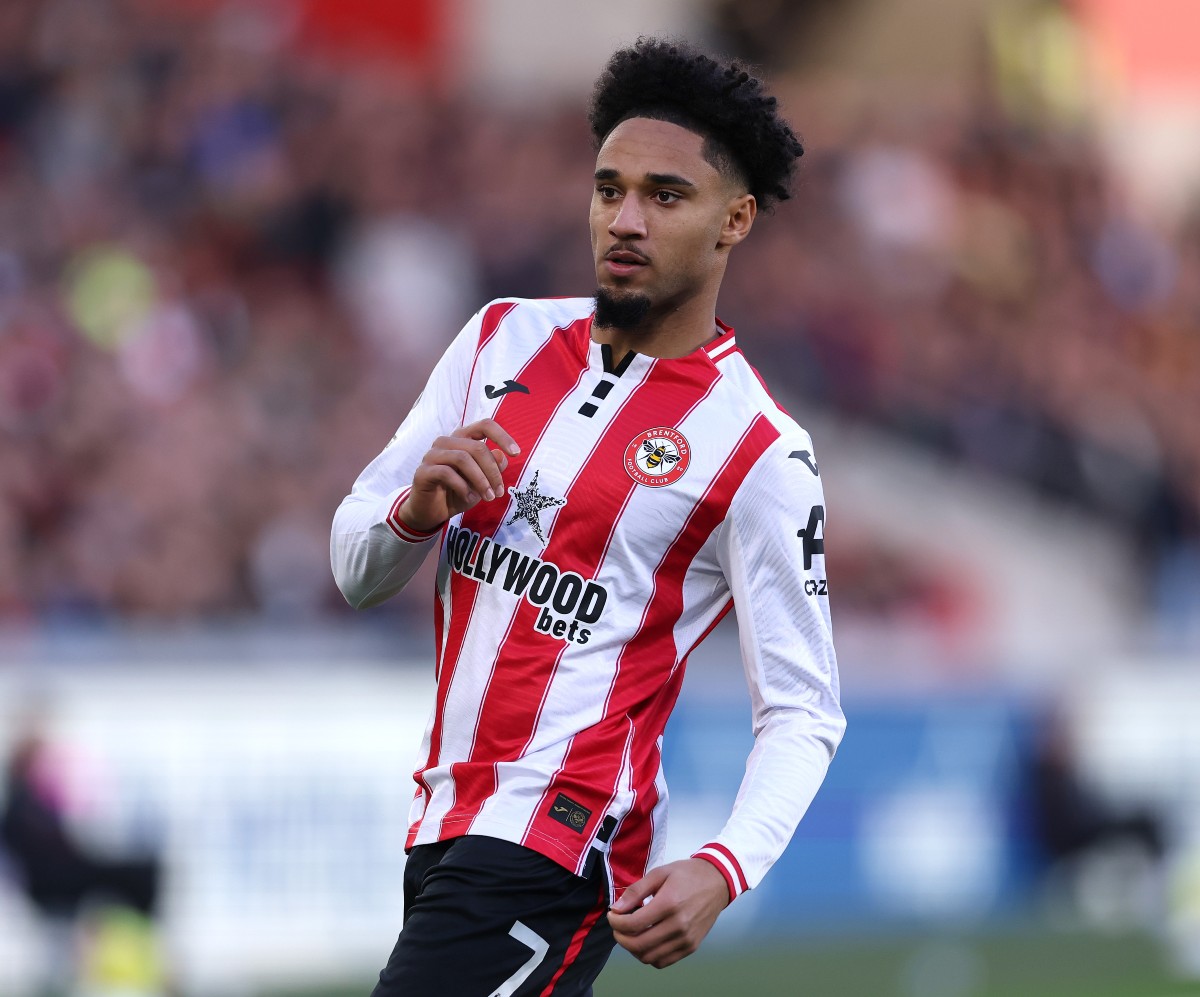 Kevin Schade en acción para Brentford