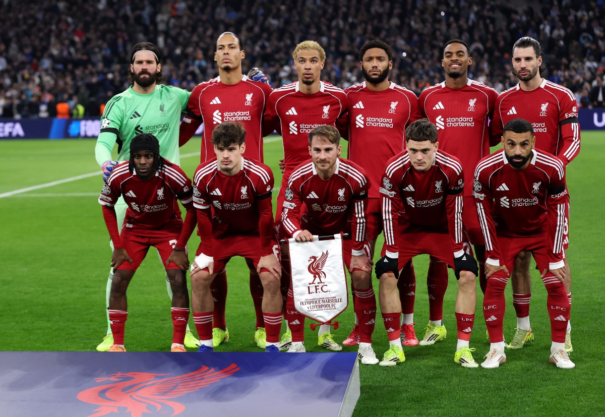 Liverpool FC players lining up for the game vs Marseille