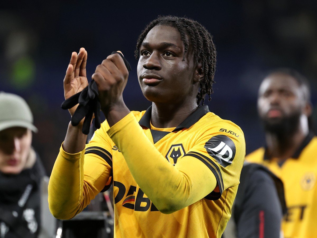 Mateus Mane applauds the Wolves fans