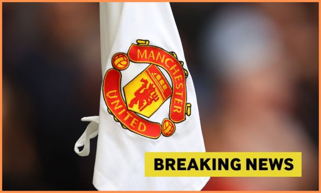Manchester United logo on corner flag, plus 'breaking news' banner