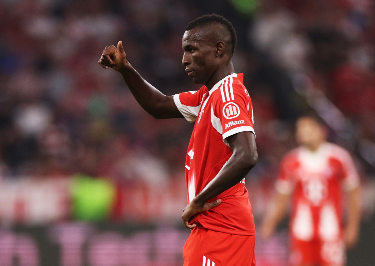 Nicolas Jackson gestures during Bayern Munich vs Hamburg